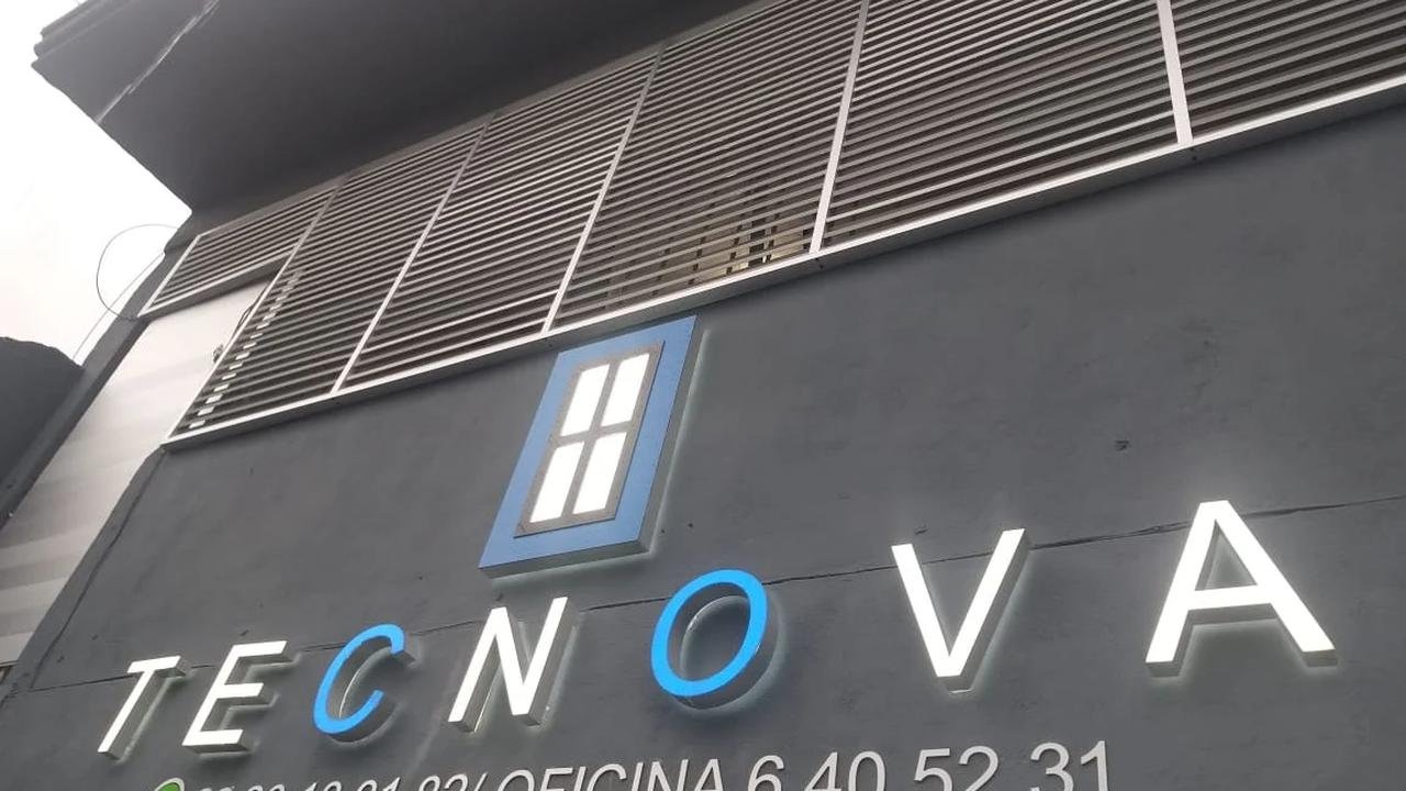 Tecnova Aluminio y Cristal